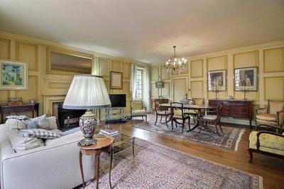 Maison - 230 m² - 7 pièces