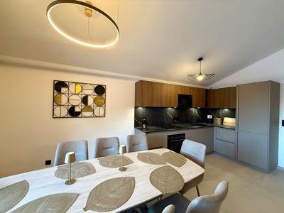 Appartement - 90 m² - 4 pièces