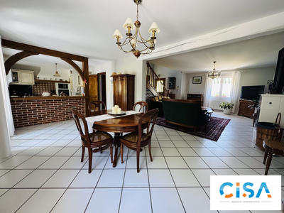 Maison traditionnelle - 156 m² - 6 pièces