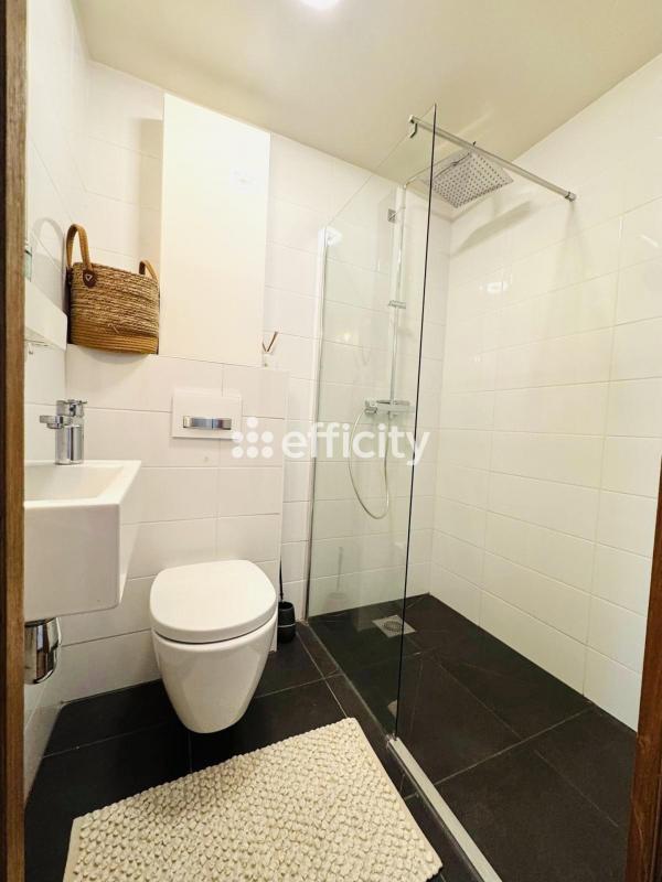 Maison - 240 m² - 10 pièces