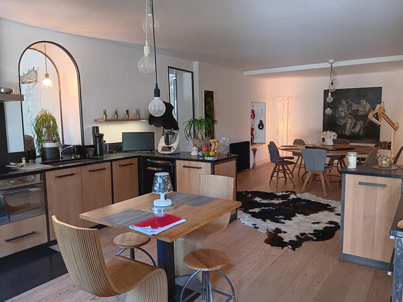 Maison - 300 m² - 6 pièces