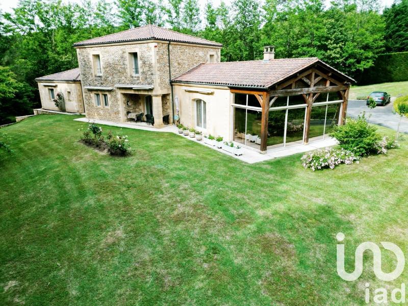 Maison - 260 m² - 10 pièces