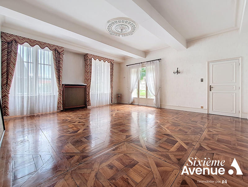 Maison de maîtres - 605 m² - 14 pièces