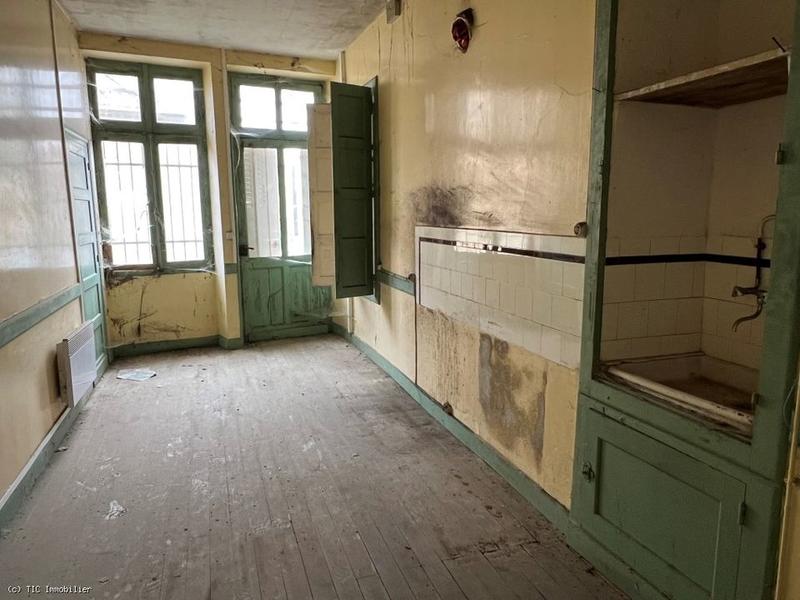 Maison - 250 m² - 10 pièces