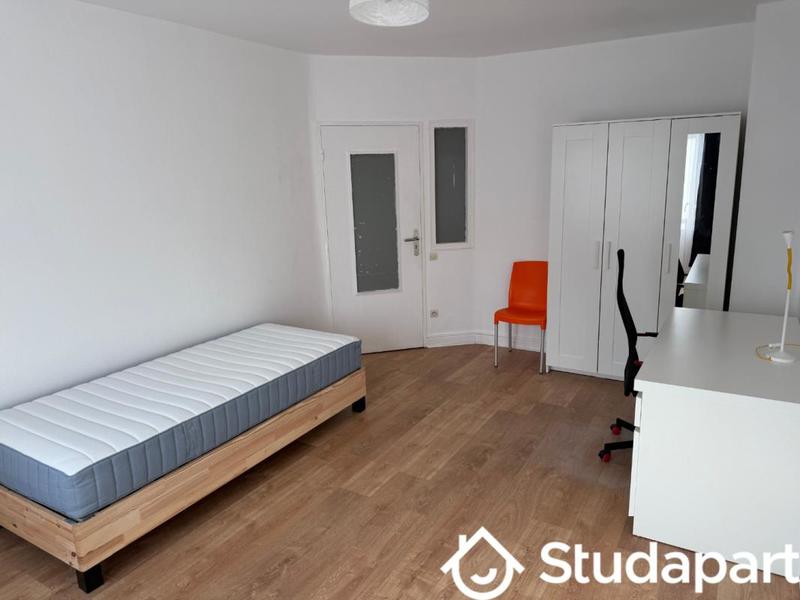 Chambre - 10 m² - 1 pièce