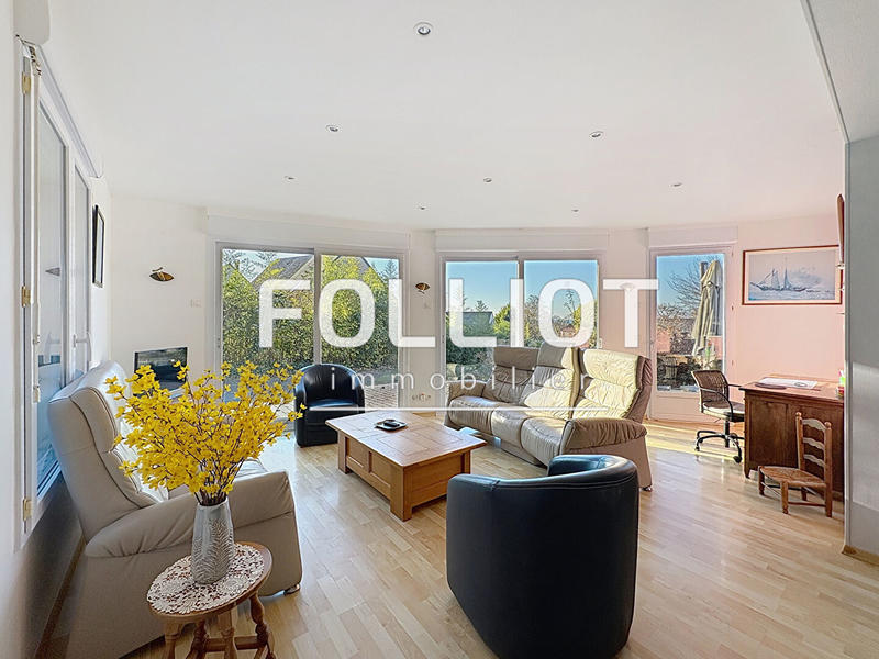 Maison - 145 m² - 9 pièces