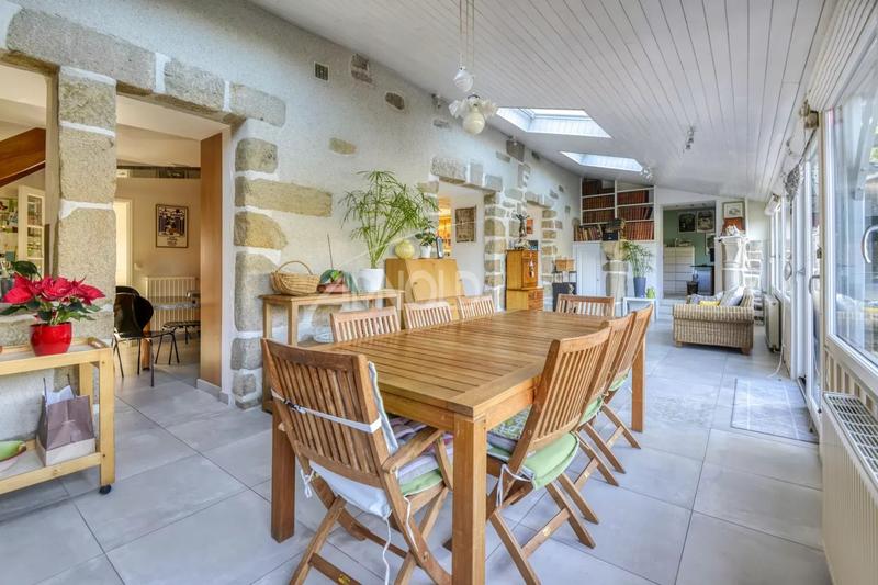 Maison - 238 m² - 10 pièces