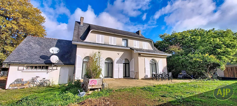 Maison - 160 m² - 8 pièces