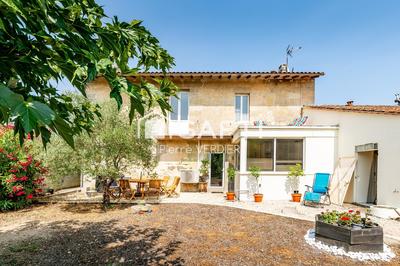 Maison - 250 m² - 8 pièces