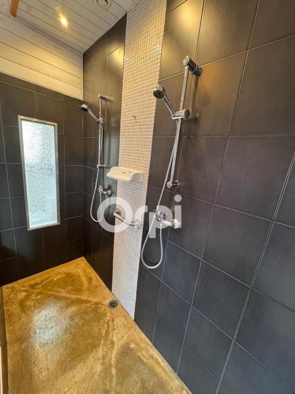 Maison - 338 m² - 6 pièces