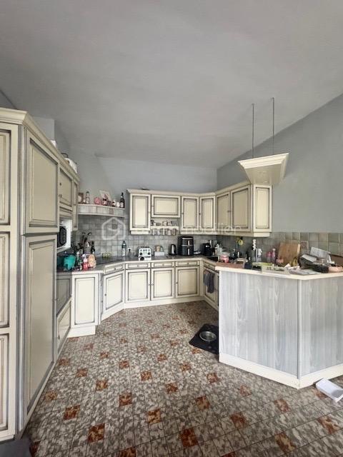 Demeure - 245 m² - 10 pièces