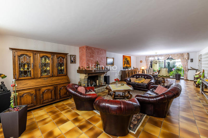 Maison - 270 m² - 5 pièces