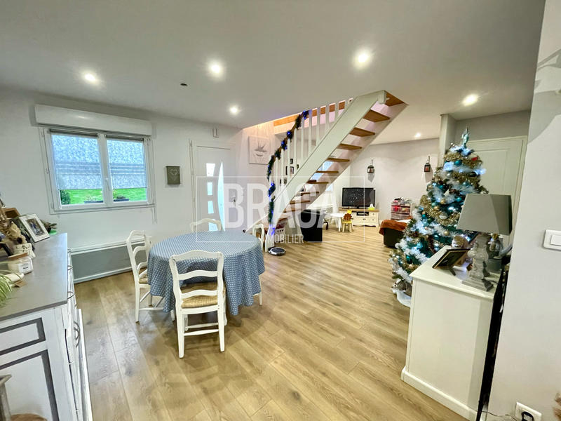 Maison - 90 m² - 5 pièces