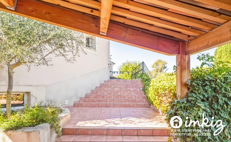 Maison - 290 m² - 9 pièces