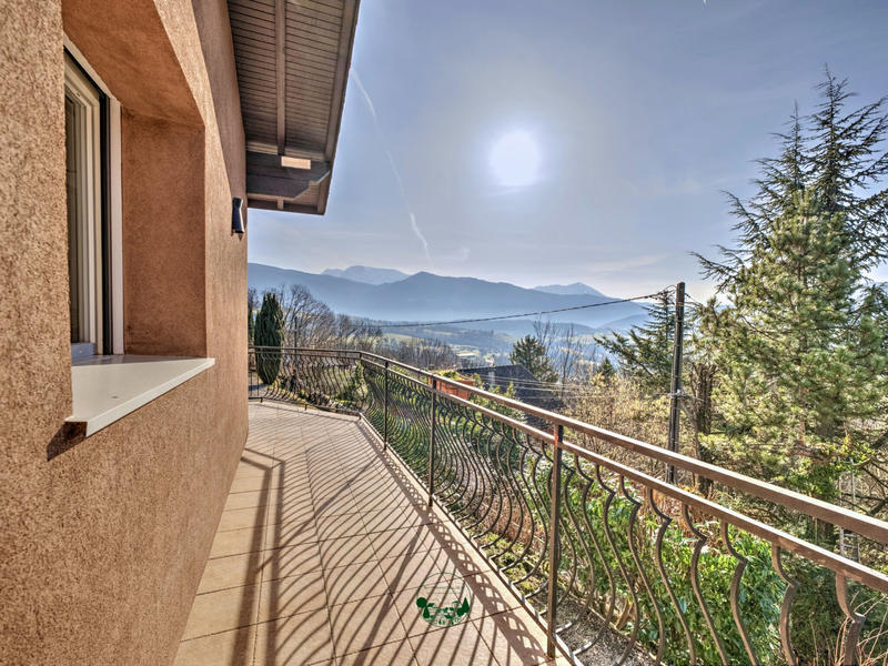 Maison - 200 m² - 7 pièces