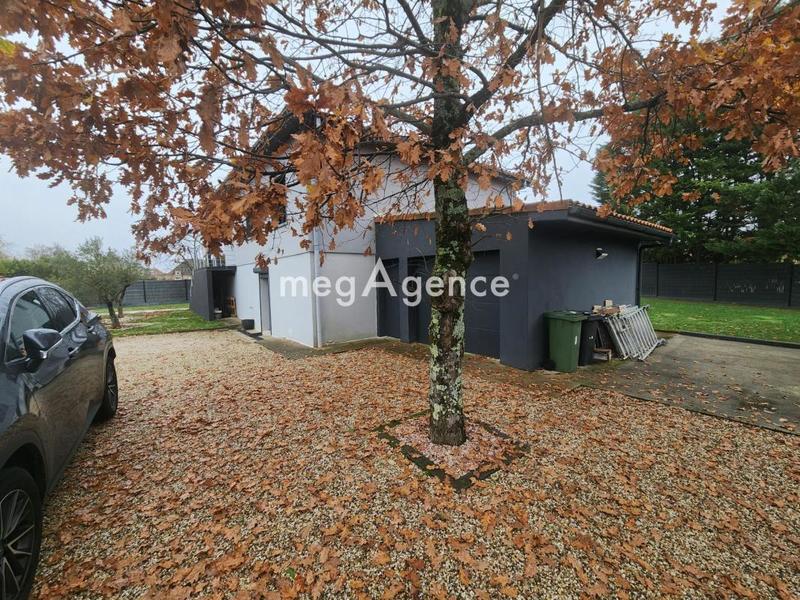 Maison - 180 m² - 5 pièces