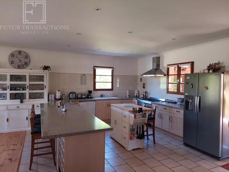 Maison - 188 m² - 8 pièces