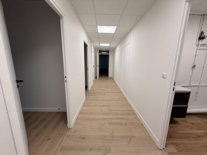 Local commercial - 104 m² - 4 pièces