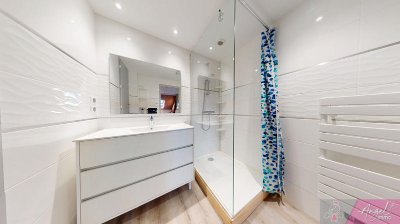 Loft - 124 m² - 5 pièces