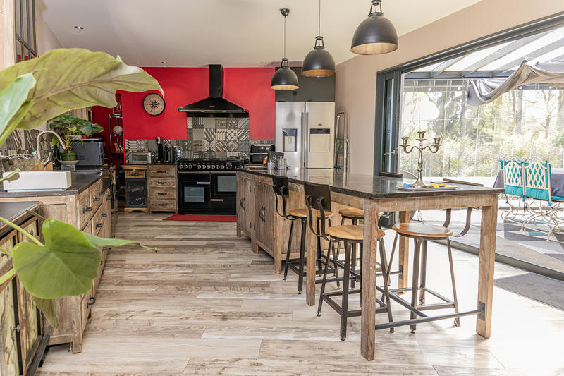 Maison - 212 m² - 6 pièces