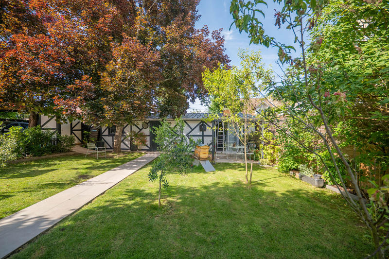 Maison - 220 m² - 6 pièces