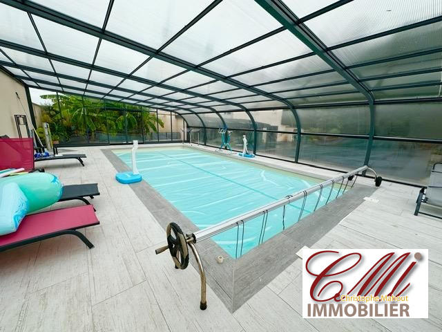 Maison - 385 m² - 11 pièces