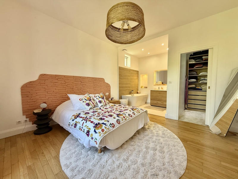 Maison - 245 m² - 8 pièces