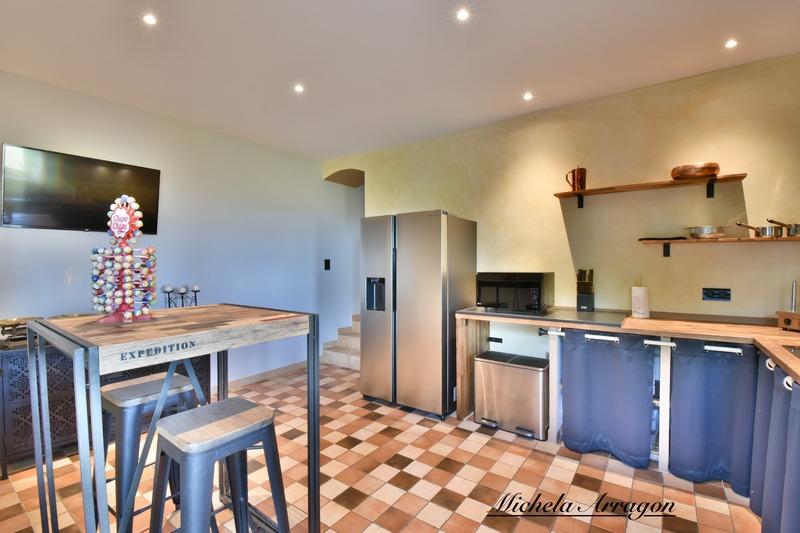Propriété - 475 m² - 11 pièces