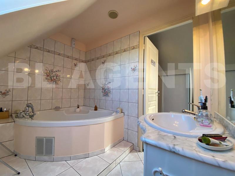 Maison traditionnelle - 154 m² - 6 pièces