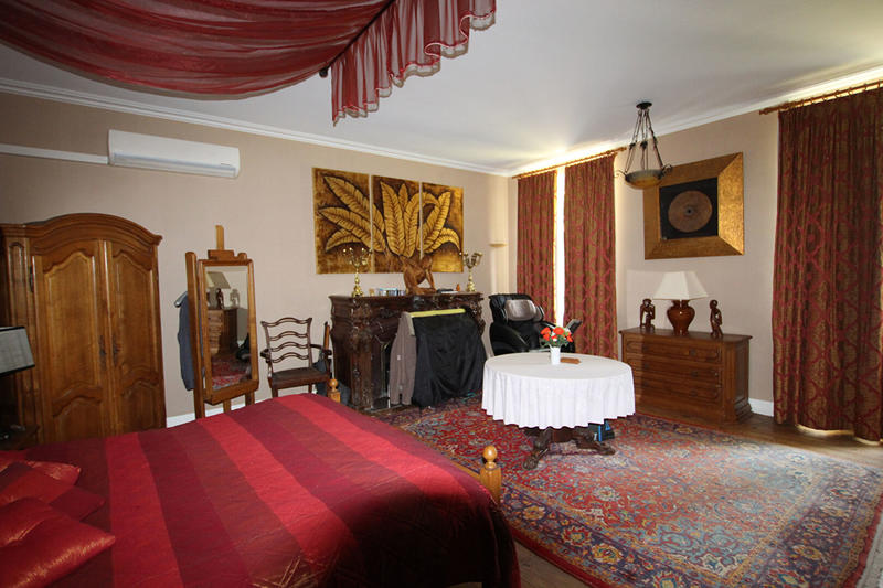 Maison - 744 m² - 20 pièces