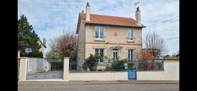 Maison - 95 m² - 5 pièces