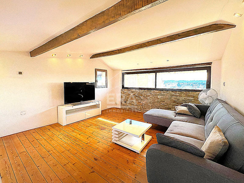 Maison - 97 m² - 6 pièces