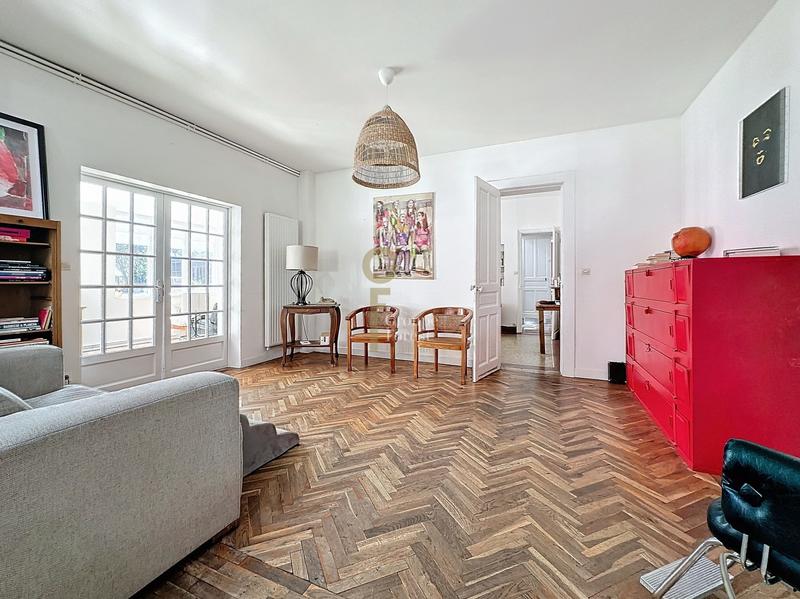 Maison - 410 m² - 12 pièces