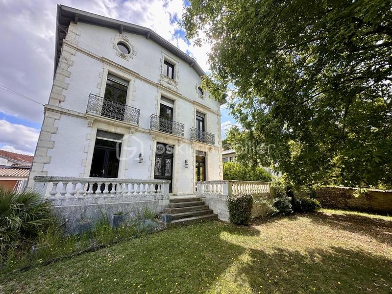 Demeure - 298 m² - 12 pièces