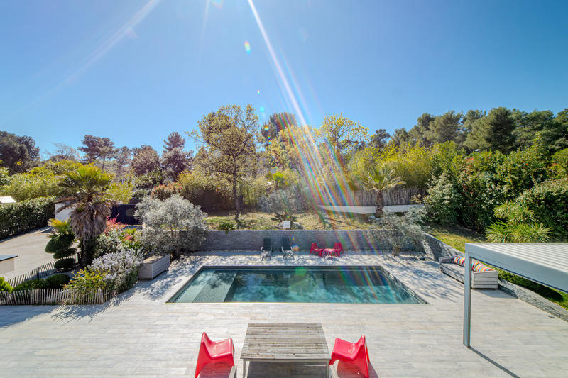 Maison - 325 m² - 8 pièces