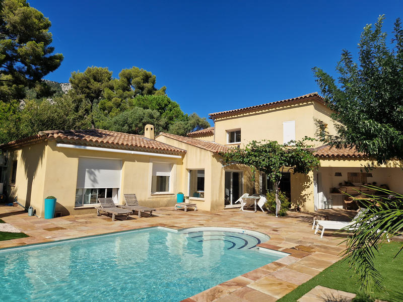 Maison - 205 m² - 6 pièces