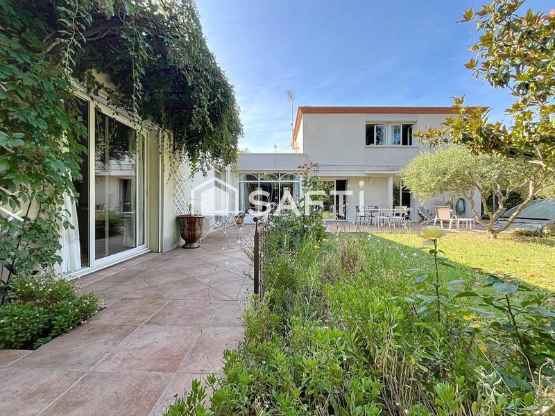 Maison - 209 m² - 6 pièces