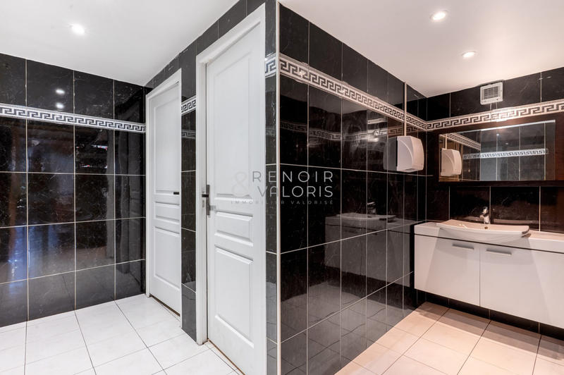 Local commercial - 153 m² - 2 pièces