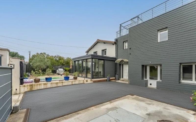 Villa - 187 m² - 9 pièces