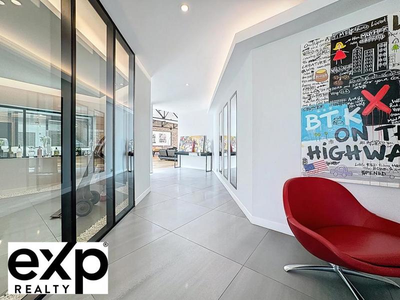 Loft - 494 m² - 10 pièces