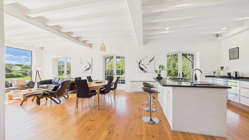 Maison - 530 m² - 12 pièces