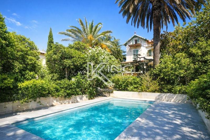 Propriété - 253 m² - 7 pièces