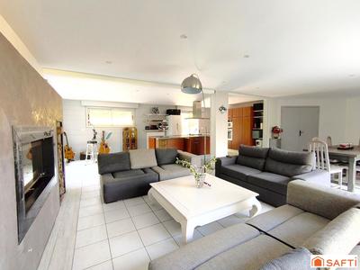 Maison - 233 m² - 11 pièces