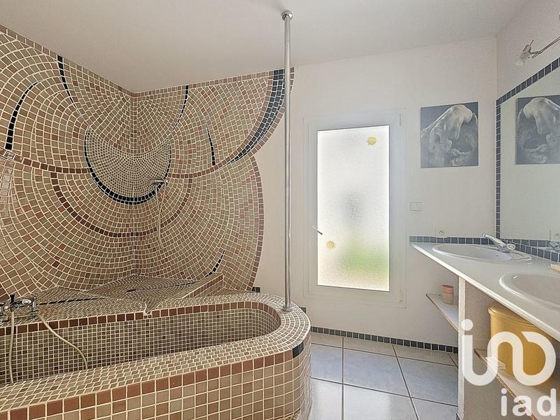 Maison - 210 m² - 10 pièces