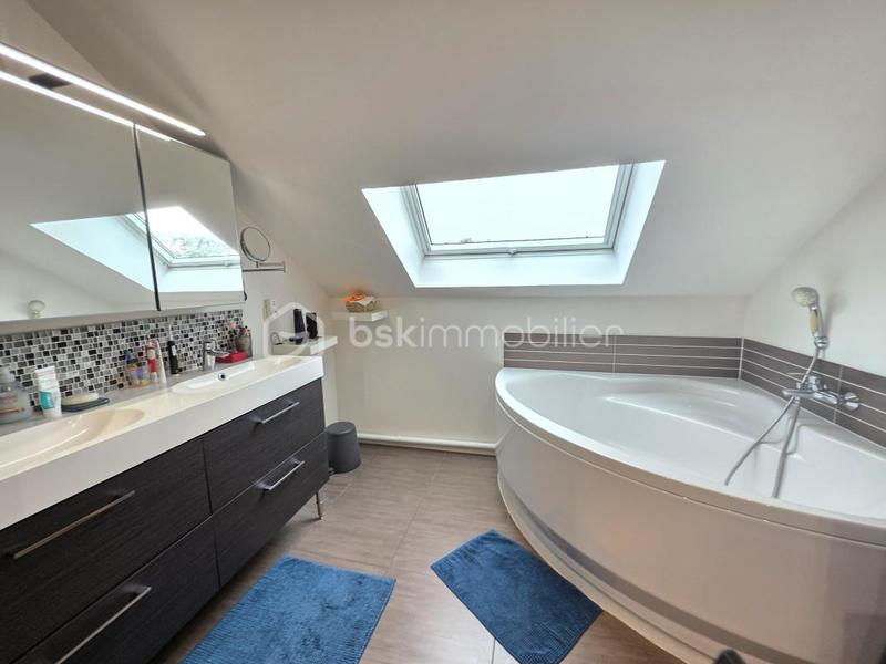 Maison - 193 m² - 8 pièces