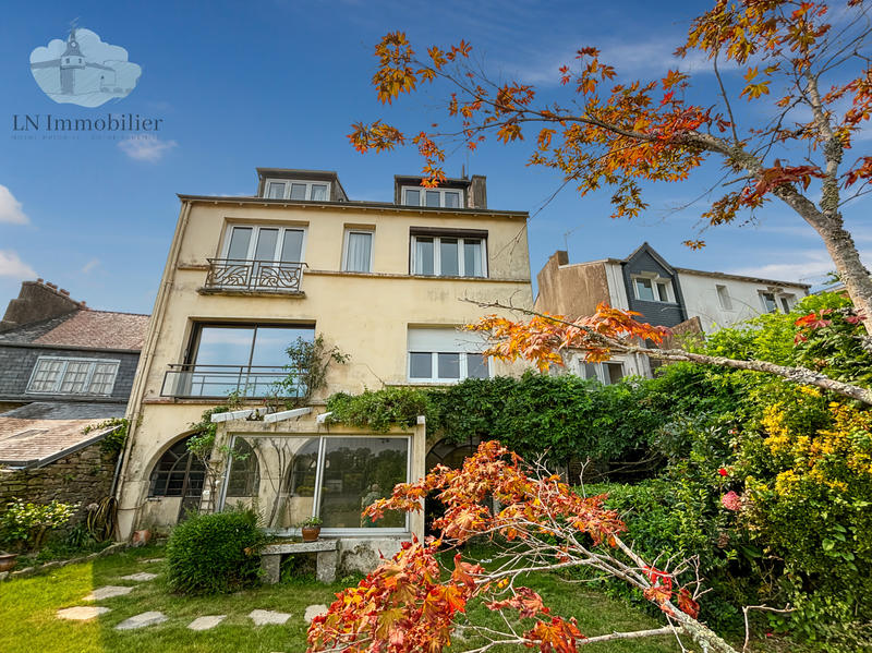 Maison - 189 m² - 9 pièces