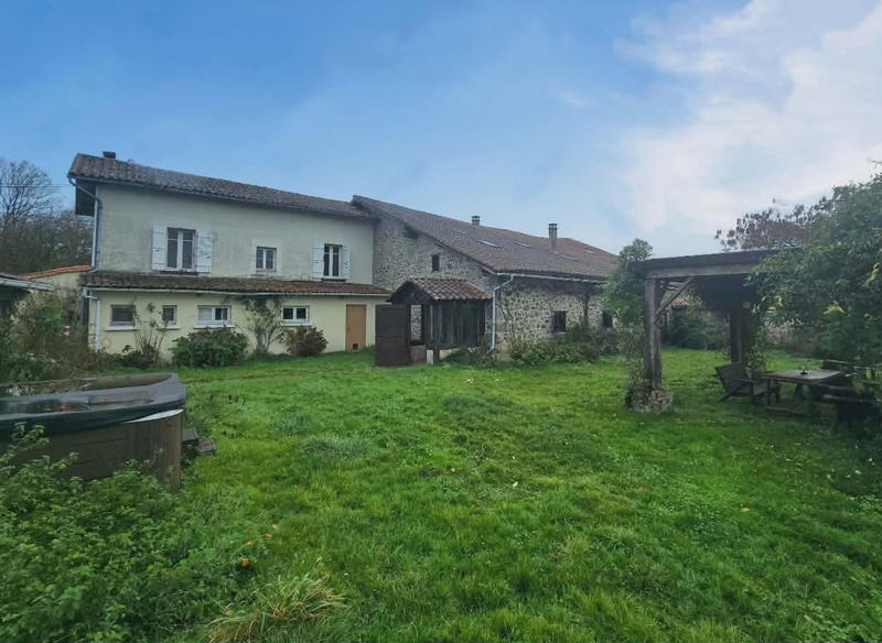 Maison ancienne - 388 m² - 12 pièces