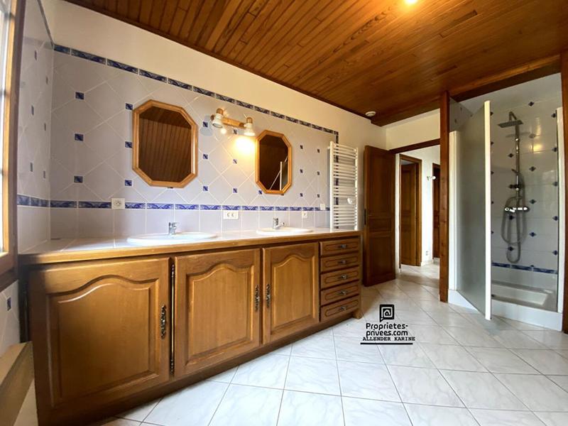 Maison - 180 m² - 7 pièces