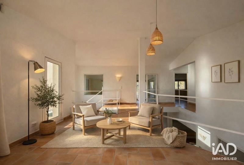 Maison - 215 m² - 5 pièces