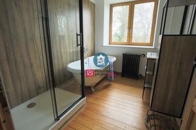 Maison - 260 m² - 9 pièces